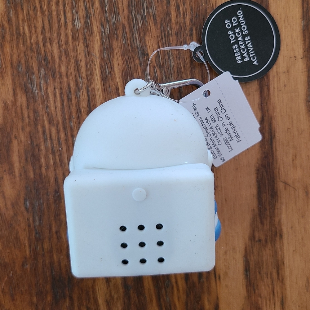 🚀🛰🎶🛸🤲NWT‼️Bath & Body Works Noise-making Astronaut Holder with Sanitizers - Picture 4 of 13